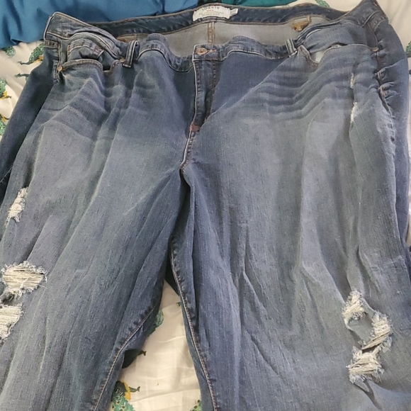 CROPPED DISTRESSED JEGGINGS by TORRID - Picture 2 of 3